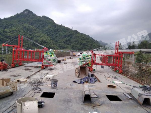 橋梁行走配重車