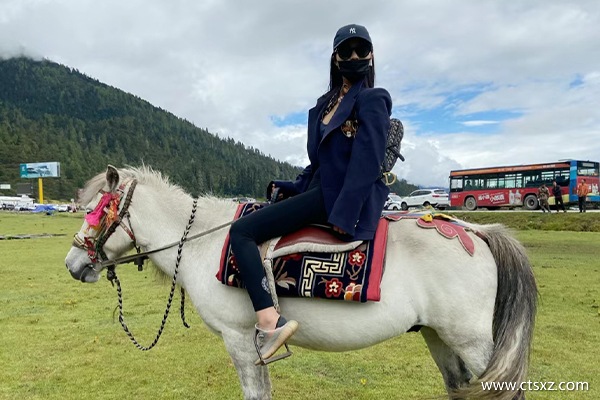 跟團(tuán)去西藏玩一趟大概要多少錢